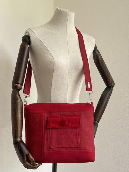 "Flickenwerk IV mit Tasche" - ROT